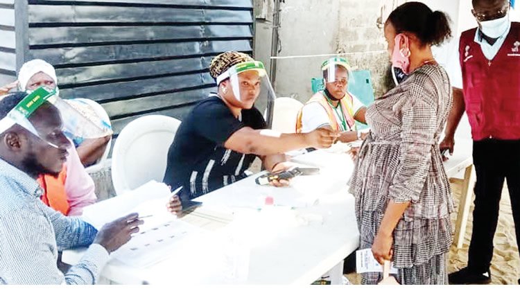 Lagos Voters Turned Away From Polling Centre For Not Wearing Nose Masks