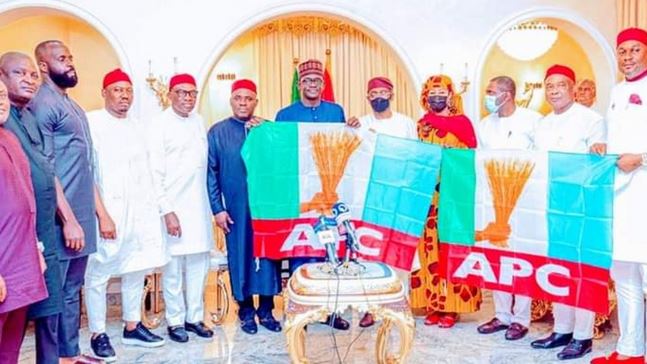 Eleven PDP, APGA Lawmakers Defect To APC In Anambra