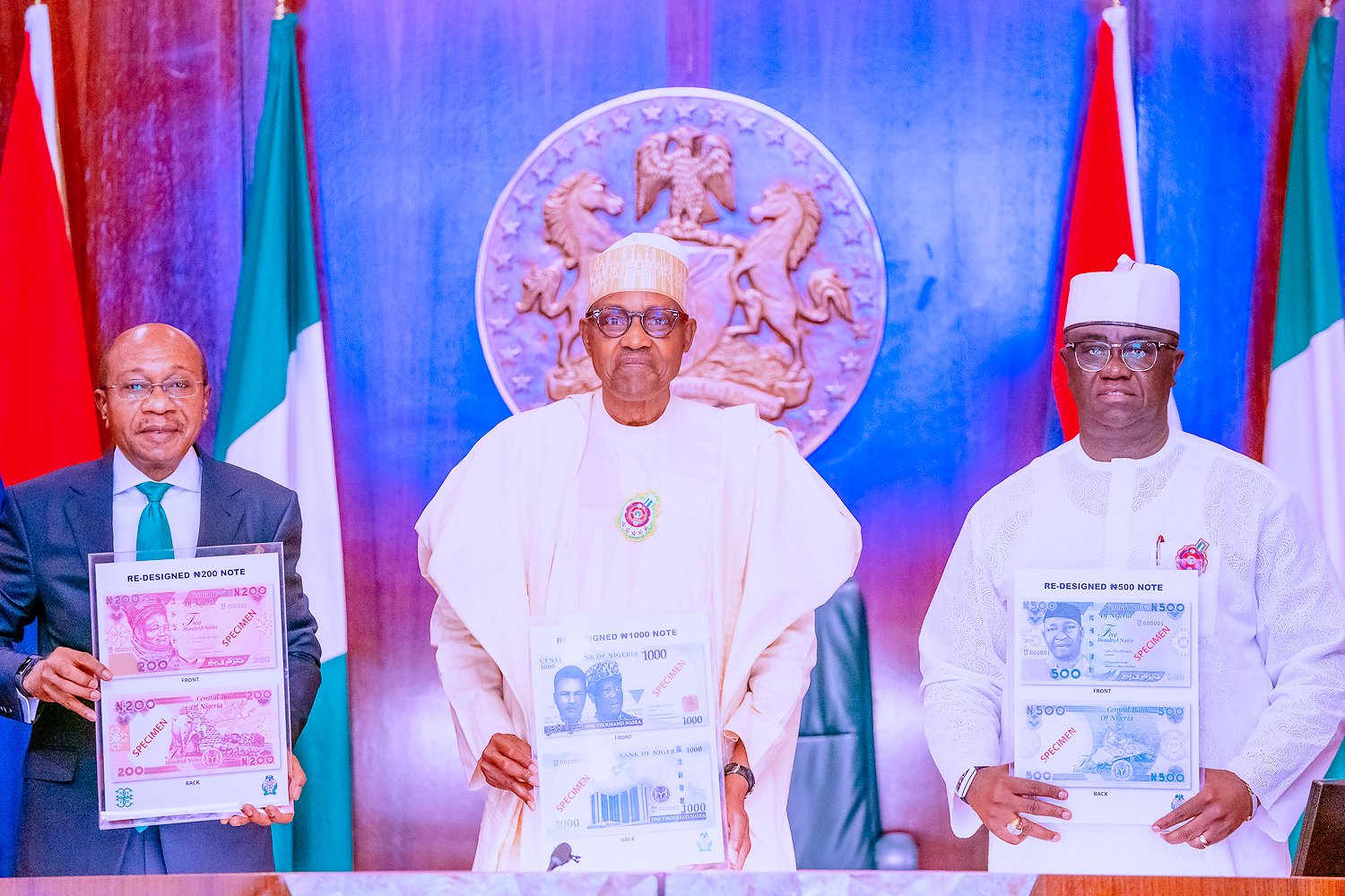 PHOTOS: Buhari Unveils New Naira Notes